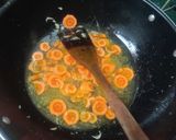 Foto langkah ke 2 dari resep Tumis Labu Wortel Udang Rebon Oregano.