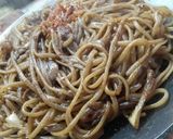 Foto del paso 4 de la receta: Tallarines salteados con salsa de soja♡