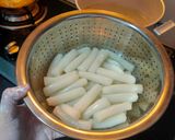 Hình bước làm 2 của món Bánh gạo cay Tokbokki đơn giản