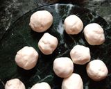 A picture of step 6 of Paneer momos.