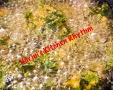 A picture of step 5 of Palak pakodi/ crispy palak fritters.