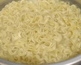 Foto langkah ke 1 dari resep Mie Goreng Sambal Matah.