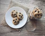 Foto langkah ke 3 dari resep Chocochip Cookies Kental Manis Enaak.