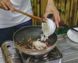 รูปขั้นตอนการทำที่ 11 ของ ข้าวผัดต้มยำ กุ้ง อร่อยซี้ดซ้าดถึงใจ