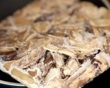 Une image de l'étape 4 de Côte de bœuf, Cèpes et tuiles de Parmesan.