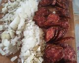 Kolbászos krumplileves tejjel recept fázis 1 fotója