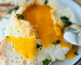 Foto del paso 3 de la receta: Huevo nube con pecorino en freidora de aire 🍳 🧀 🌤️