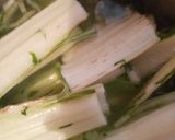 Foto del paso 1 de la receta: Tallos de acelga fritos