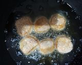 A picture of step 3 of Chicken' balls.
