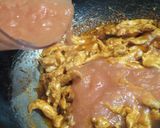 A picture of step 3 of Chicken jalferazi with egg rice.