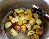 A picture of step 1 of Aaloo tinde ka salan.