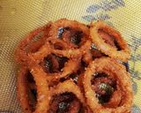 கிறிஸ்பி ஆனியன் ரிங்ஸ் வித் ட்விஸ்ட்                               Crispy onion rings with twist ரெசிபி ஸ்டேப் 6 புகைப்படம்