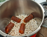 Foto del paso 1 de la receta: Alubias blancas con chorizo picante, verduras y bacon
