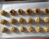 Foto del paso 9 de la receta: Panellets de mazapán con piñones y otras variedades