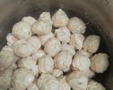 Foto langkah ke 6 dari resep Bakso Ayam wortel.