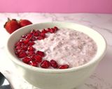 A picture of step 4 of Pink Overnight Oats.