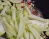 Foto langkah ke 2 dari resep Tumis Labu Sat Set Mumer.