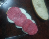 Foto del paso 1 de la receta: Bocadillo de queso tierno y salami