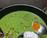 A picture of step 4 of Palak kadhi.