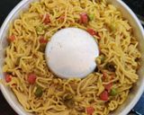 A picture of step 6 of Layered veg maggi handwa.