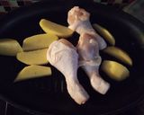 Foto langkah ke 2 dari resep Ayam kentang panggang.