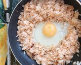 Hình bước làm 2 của món Cơm chiên kim chi trứng ốp la
