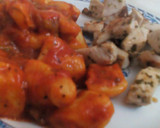 Foto del paso 4 de la receta: Ñoquis en salsa con pollo al ajillo