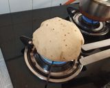 A picture of step 4 of Fulka Roti.