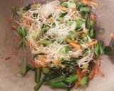 Foto langkah ke 4 dari resep Bihun goreng simple.
