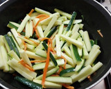 Foto del paso 2 de la receta: Pasta con verdura y salsa de soja