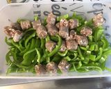 Une image de l'étape 4 de Saucisses aux poivrons verts et épices créoles.