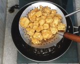 Foto langkah ke 5 dari resep Tahu Krispy Simple dengan Bumbu Balado.