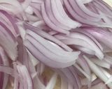 Foto del paso 1 de la receta: Encurtido de rábano y cebolla roja