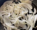 Foto del paso 3 de la receta: Cebollitas con tahini y miso para las hamburguesas