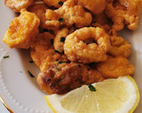 Foto del paso 4 de la receta: Chipirones fritos rebozados a las tres harinas
