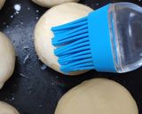 Foto del paso 7 de la receta: Bollos de brioche con nata!
