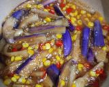 Foto langkah ke 2 dari resep Terong Tumis Jagung.
