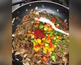 A picture of step 3 of Spicy meat bun.