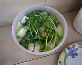 Foto del paso 2 de la receta: Salsa verde con aguacate