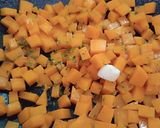 Foto del passaggio 1 della ricetta Riso venere con zucca e salsiccia