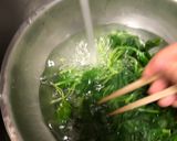Hình bước làm 2 của món Salad rau chân vịt kiểu Hàn - công thức maangchi