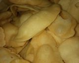 Foto langkah ke 3 dari resep Kue bawang keju.