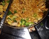 Foto langkah ke 4 dari resep Mie Goreng Brokoli.