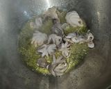Foto del paso 2 de la receta: Arroz meloso de pulpitos, gambas langostineras y rovellones