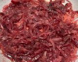 Foto del passaggio 2 della ricetta Cipolle caramellate rosa