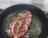 Foto del paso 2 de la receta: Chuletas de cerdo a la cerveza