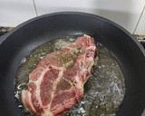 Foto del paso 2 de la receta: Chuletas de cerdo a la cerveza