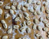 Foto del paso 6 de la receta: Ñoquis de ricota con bechamel de hongos