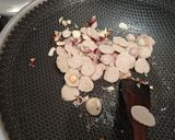 Foto langkah ke 7 dari resep Tumis Bunga Turi Buah Naga Sere Lemo.