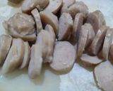 Foto langkah ke 4 dari resep Tumis Brokoli Wortel Bakso Simple.